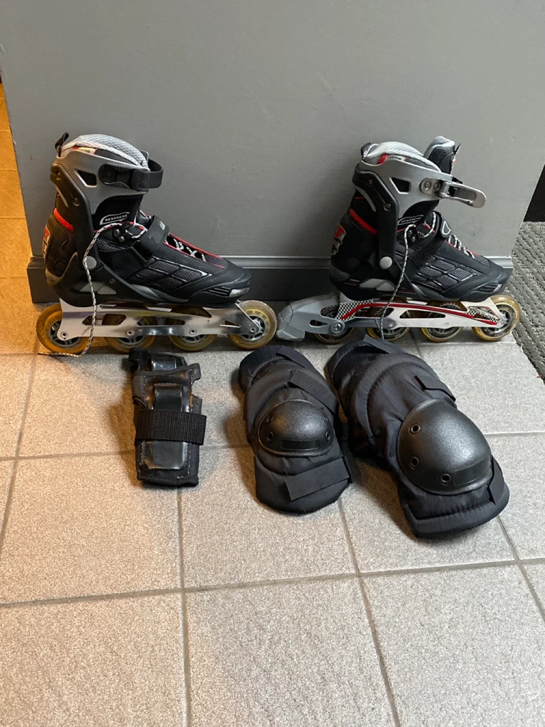 Rollerblade Inline Skates with Pads image indicator(2)