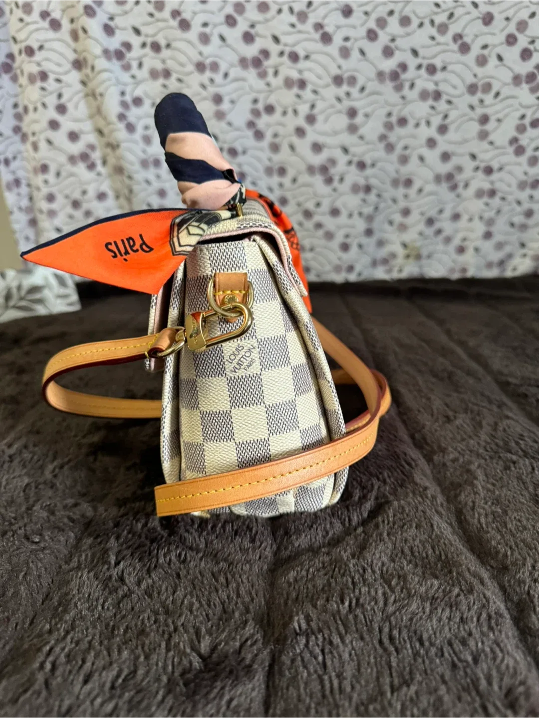 Louis Vuitton Damier Ebene Chain Bag image indicator(4)