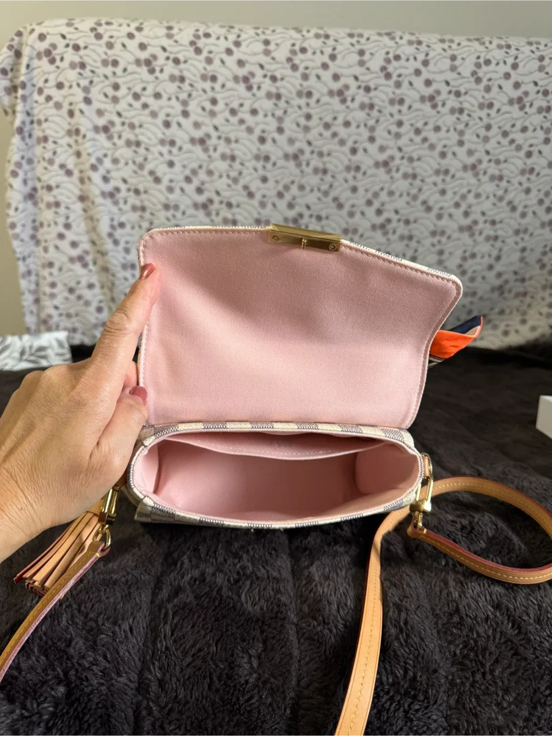 Louis Vuitton Damier Ebene Chain Bag image indicator(6)