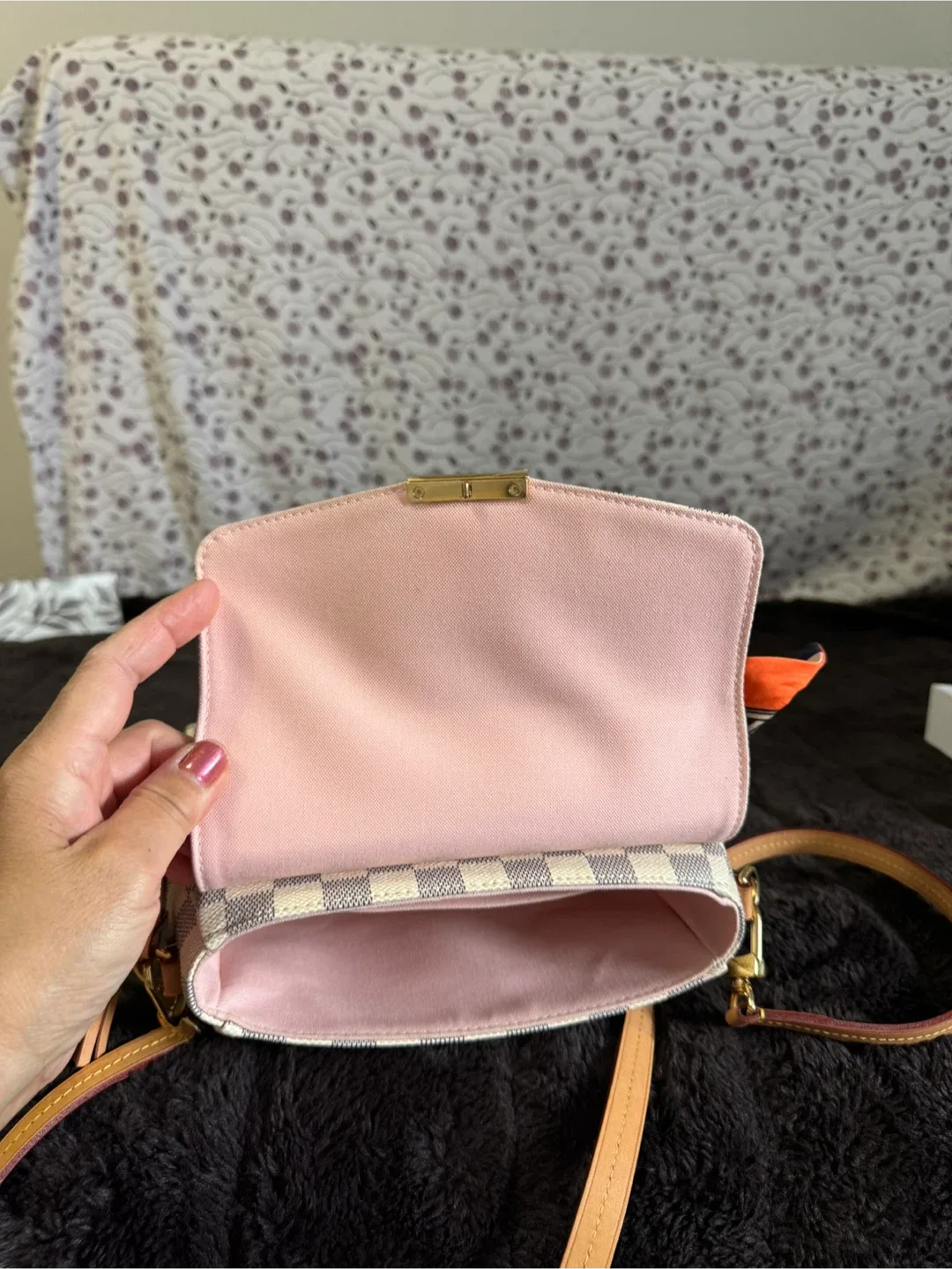 Louis Vuitton Damier Ebene Chain Bag image indicator(7)