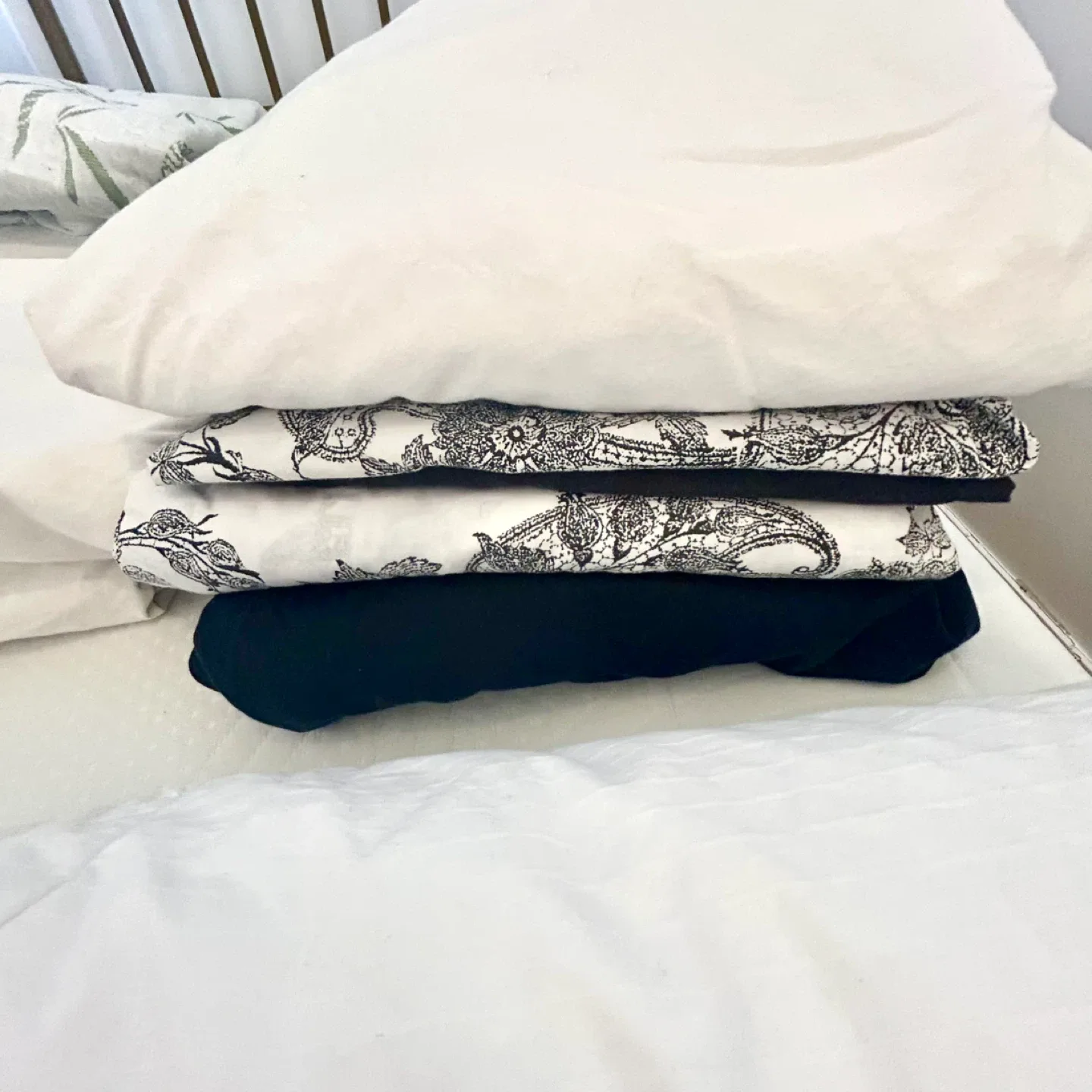 29 Pieces!  Lot of Complete Luxury Twin Bed Set from Airbnb image indicator(4)