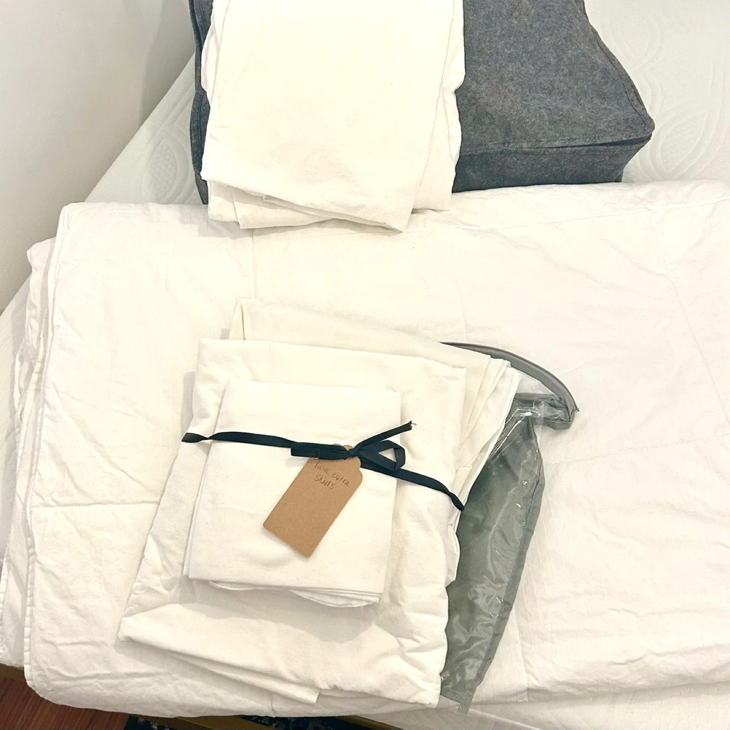 29 Pieces!  Lot of Complete Luxury Twin Bed Set from Airbnb image indicator(7)