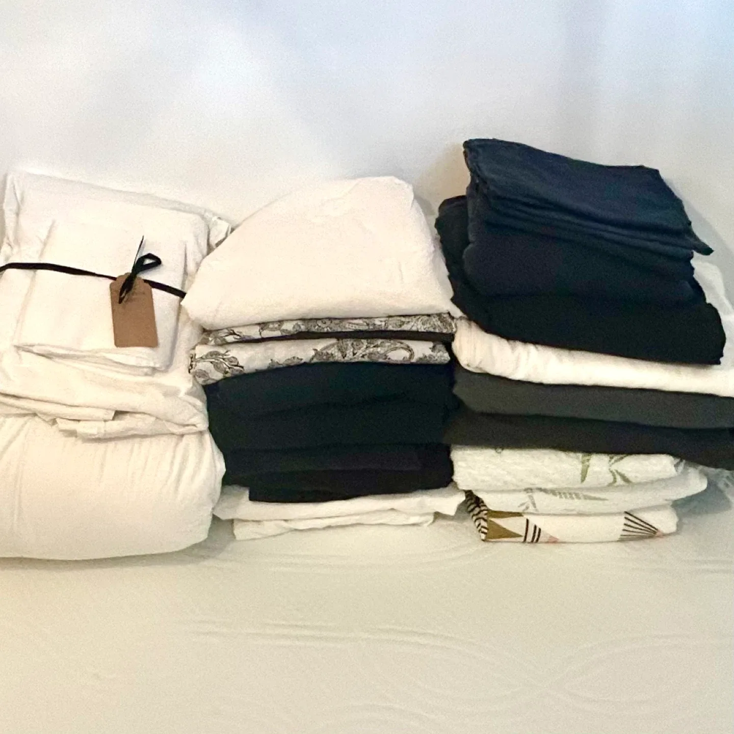 29 Pieces!  Lot of Complete Luxury Twin Bed Set from Airbnb image indicator(3)