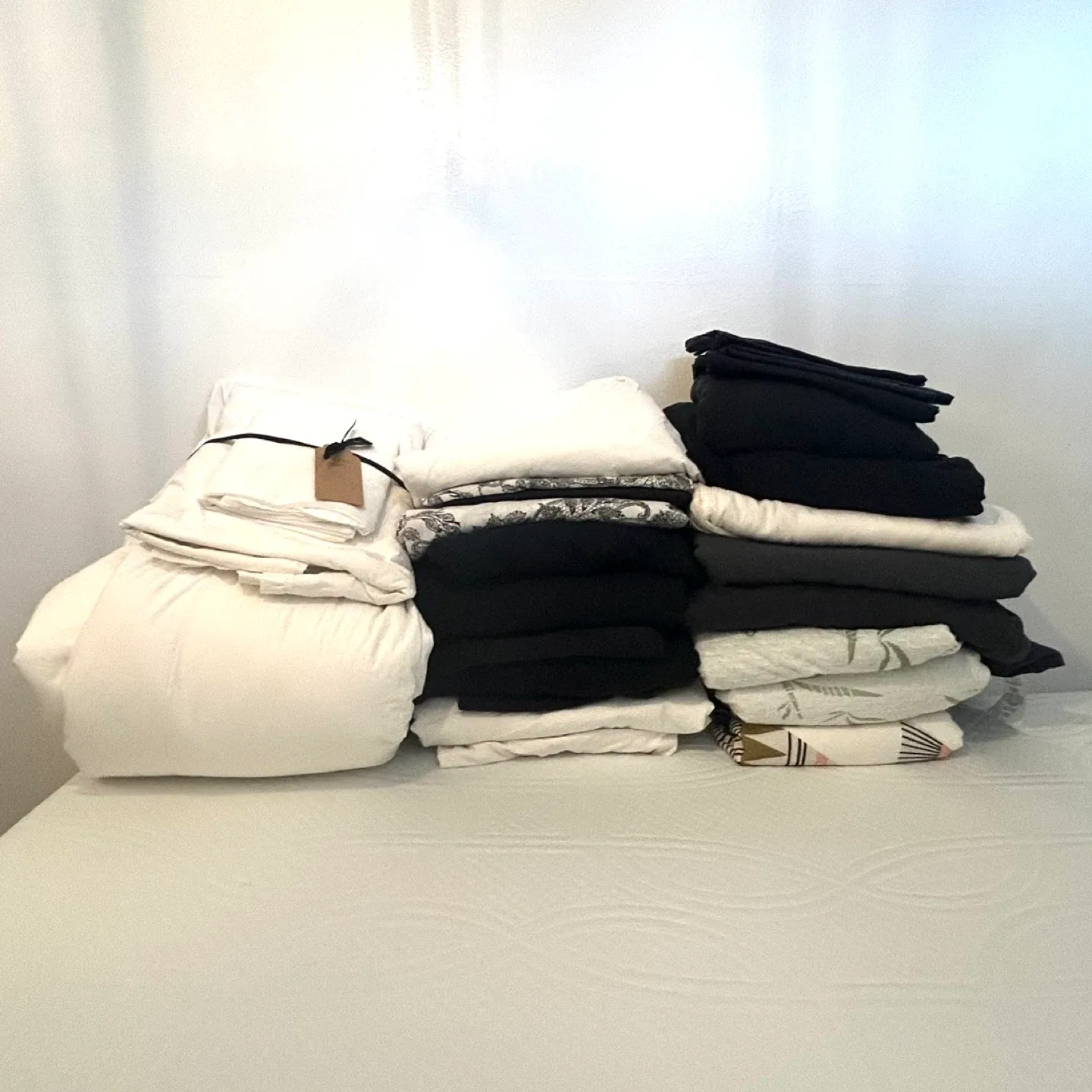 29 Pieces!  Lot of Complete Luxury Twin Bed Set from Airbnb image indicator(9)