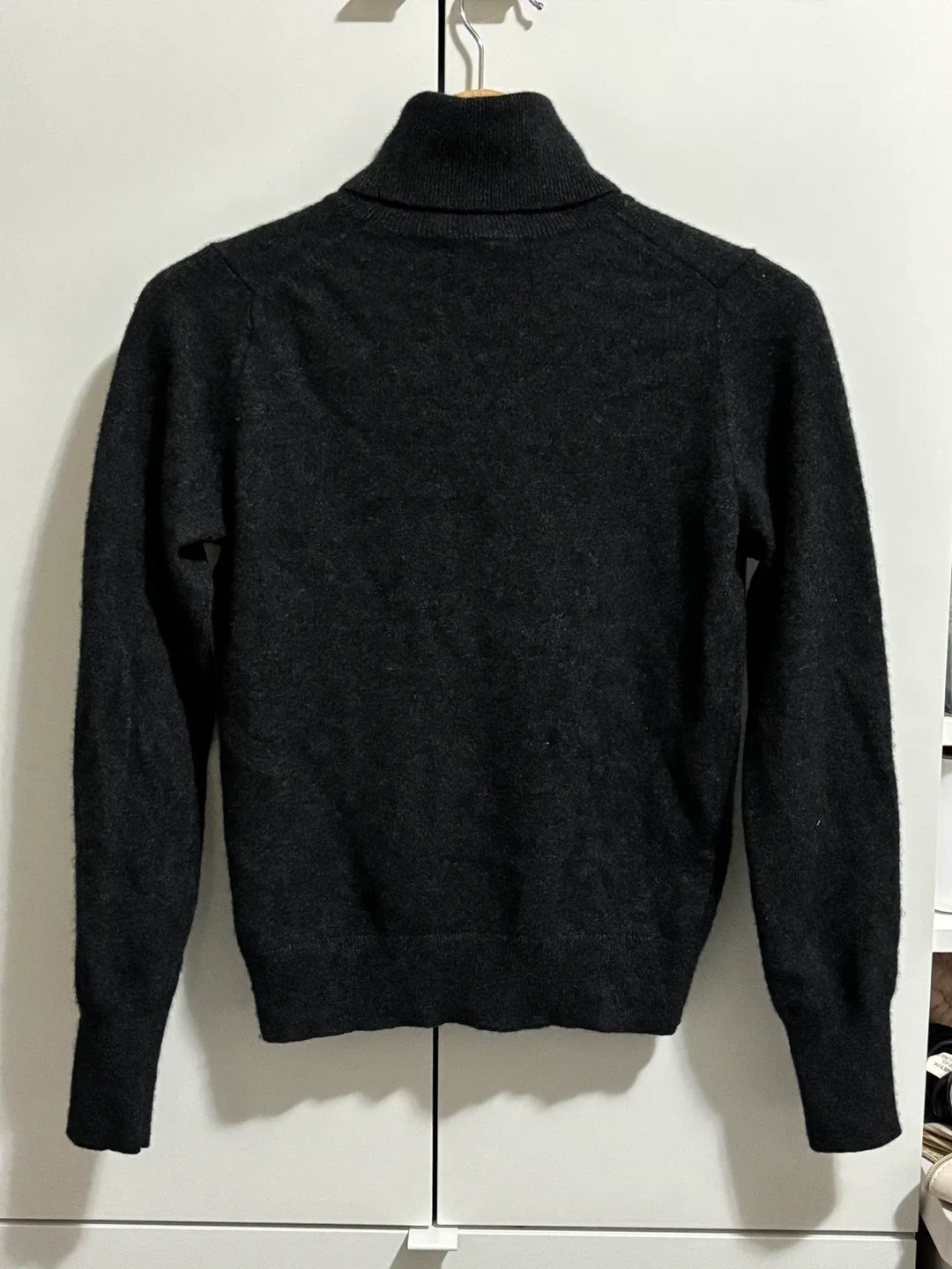 Uniqlo 100% Cashmere Turtleneck - Size S image indicator(2)