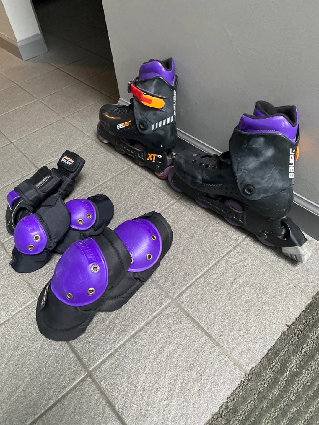 Bauer XT Inline Skates + Pads - photo 2