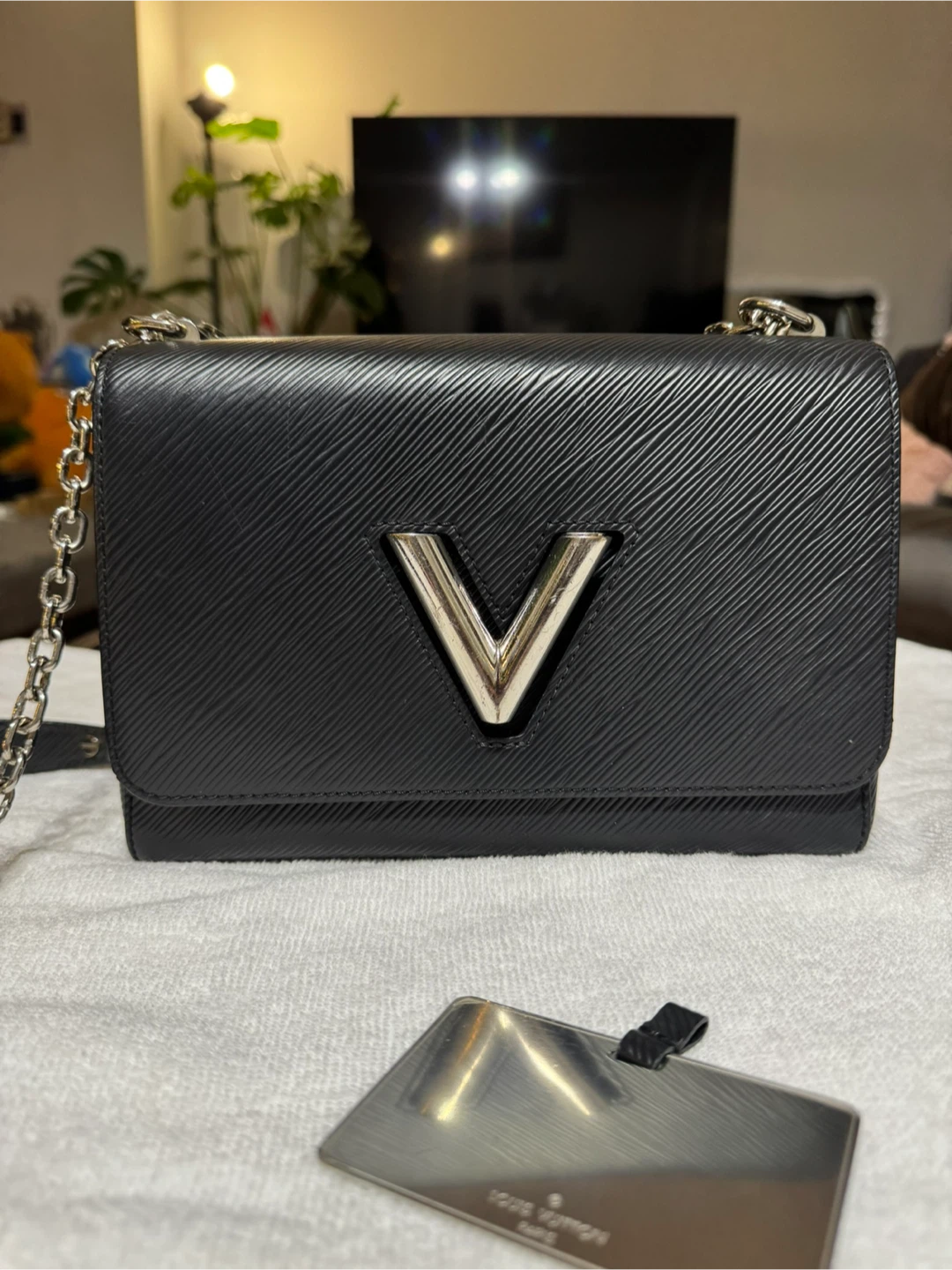 Louis Vuitton Twist MM Black - photo 3
