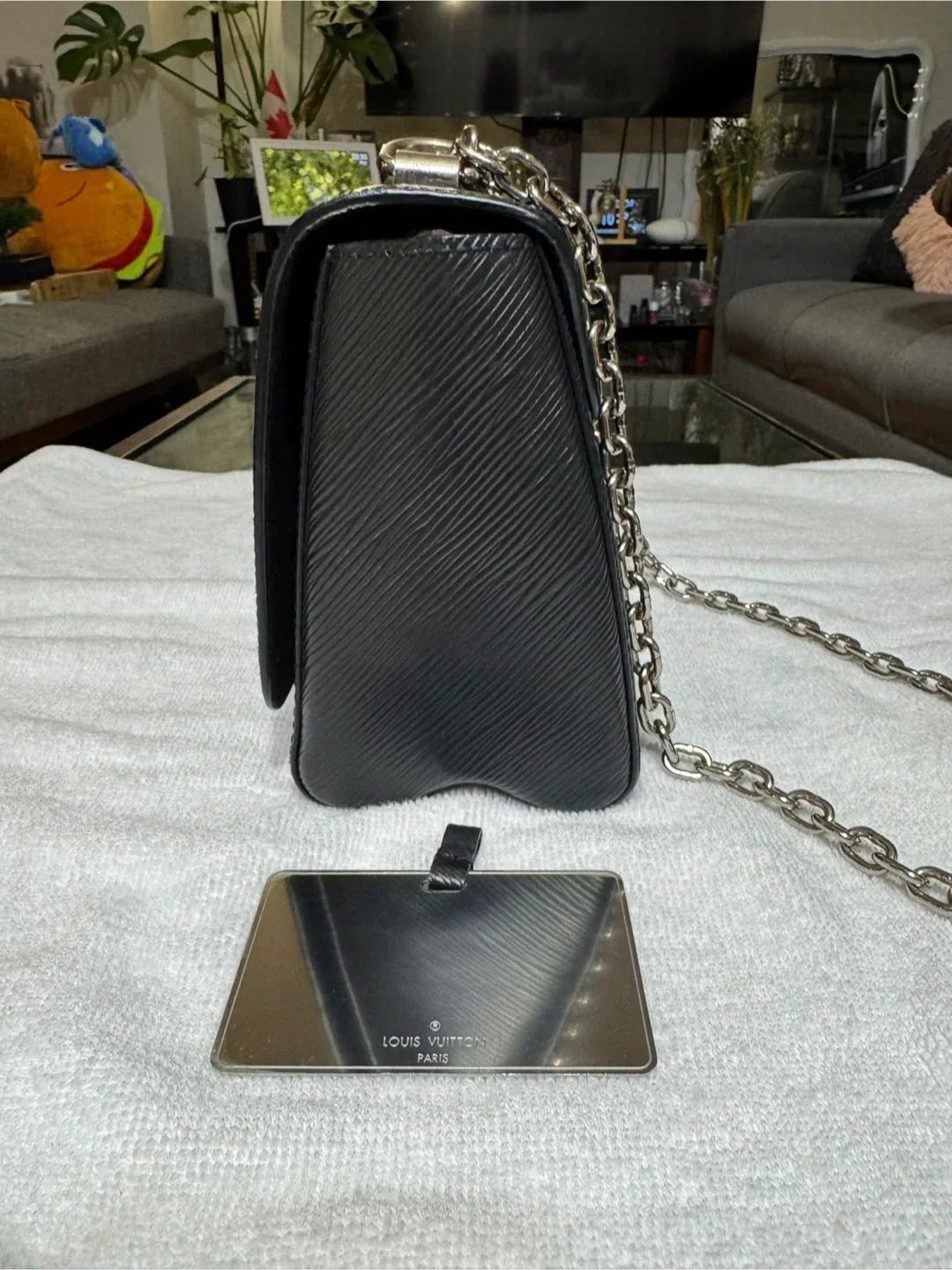Louis Vuitton Twist MM Black image indicator(6)