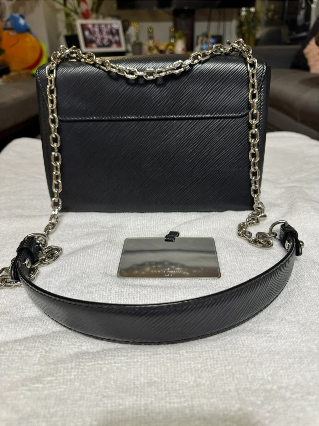 Louis Vuitton Twist MM Black image indicator(5)