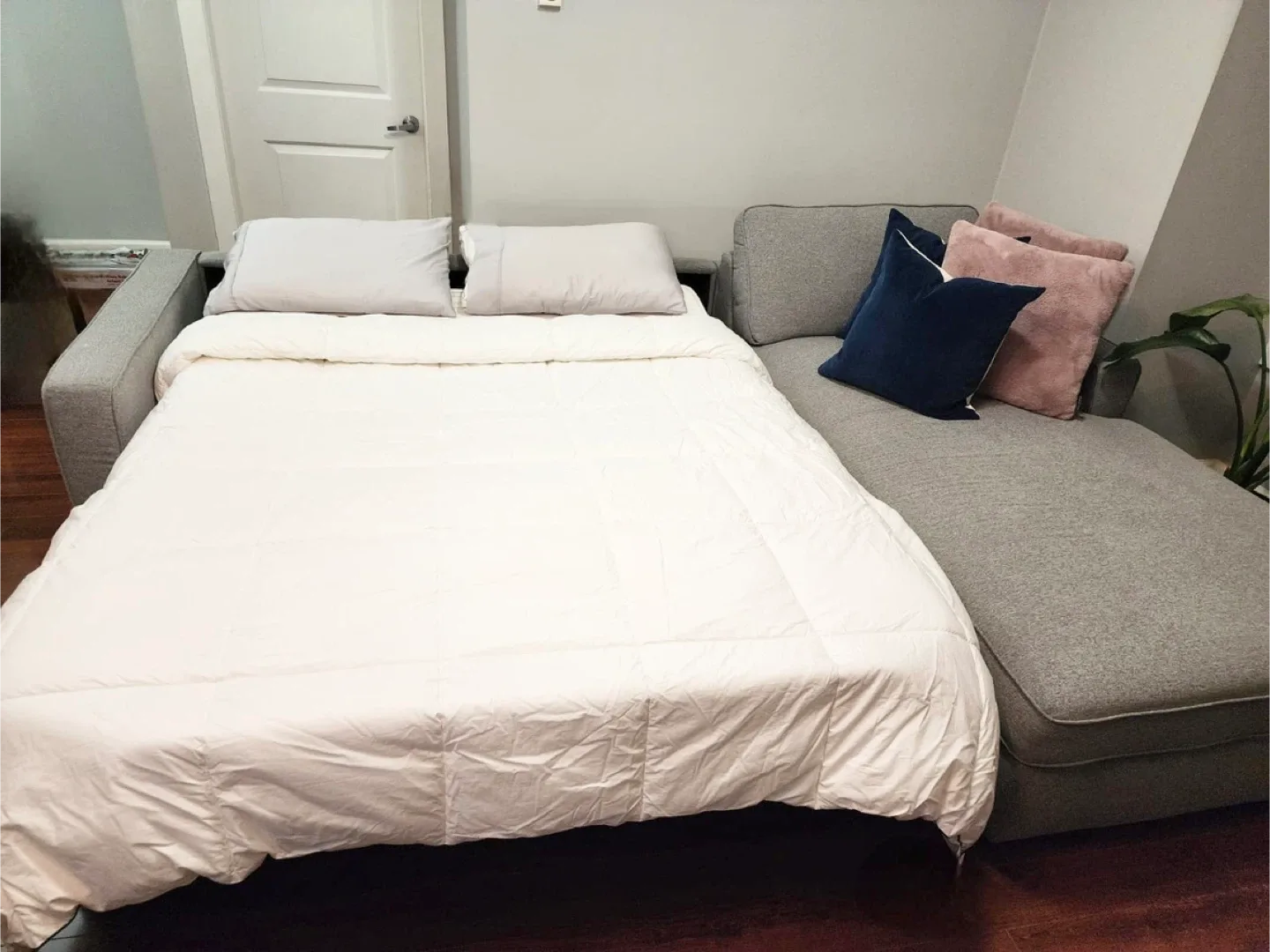 Grey Sleeper Sectional Sofa with Chaise image indicator(5)