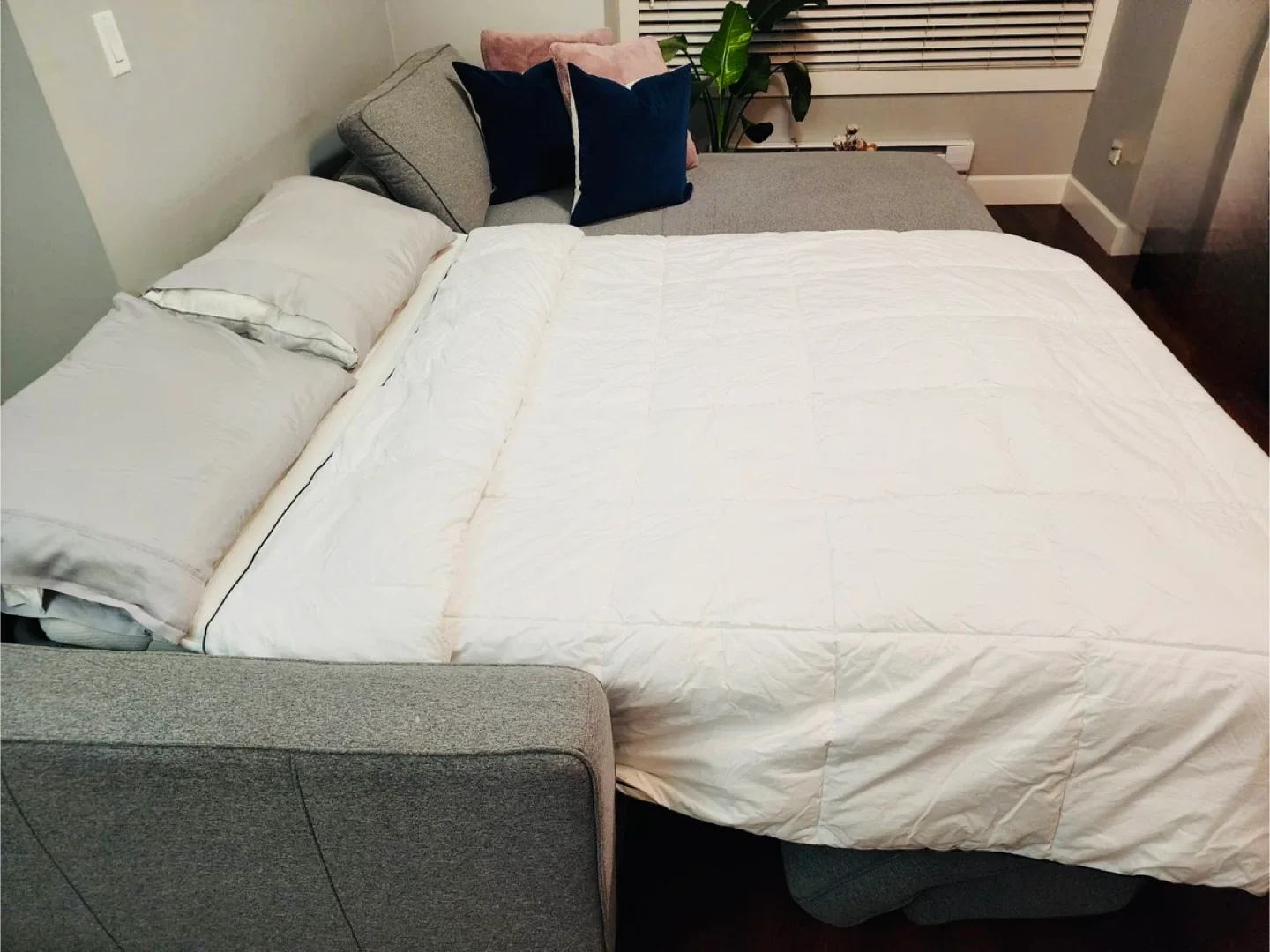 Grey Sleeper Sectional Sofa with Chaise image indicator(4)