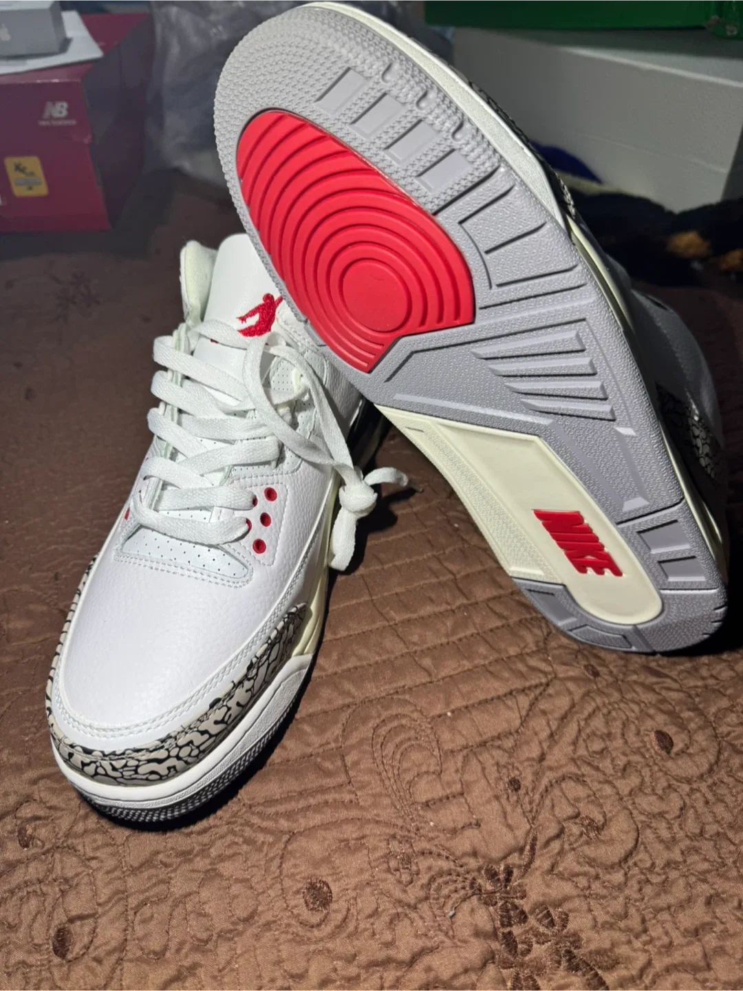 Nike Air Jordan 3 Retro White Cement Red Size 10 image indicator(2)