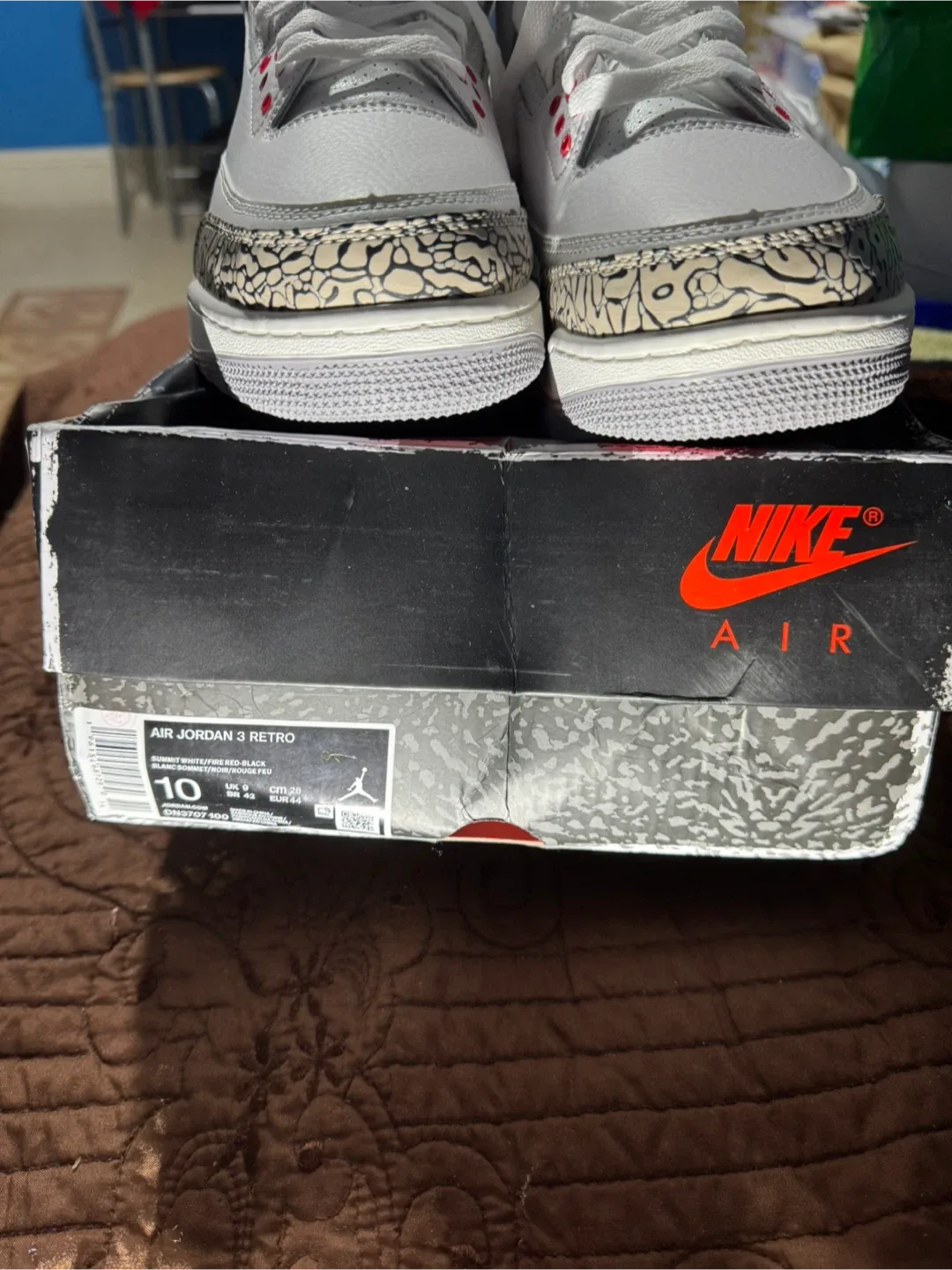 Nike Air Jordan 3 Retro White Cement Red Size 10 image indicator(4)