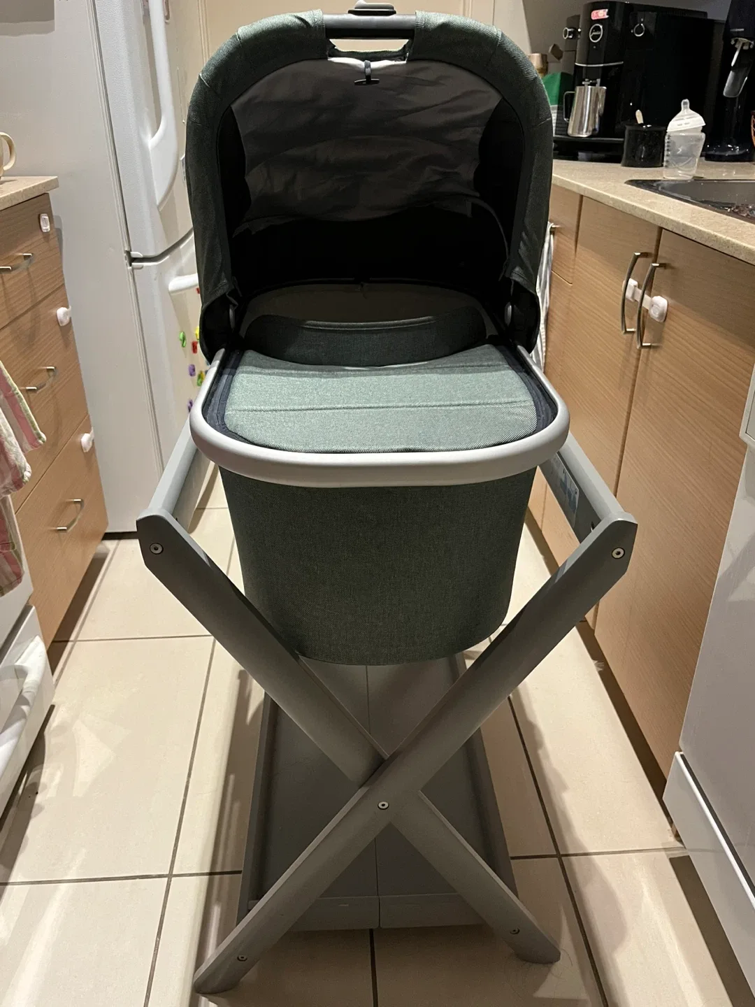 Bassinet & stand from Uppababy