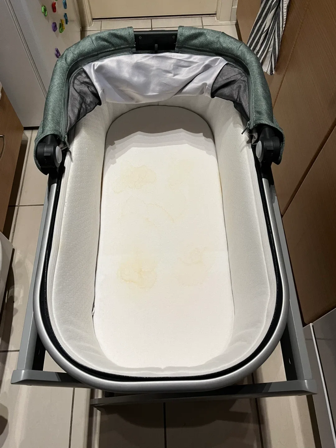 Bassinet & stand from Uppababy image indicator(2)