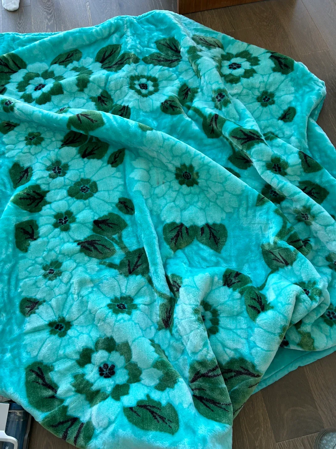 Vintage Penguin Mink Blanket - Floral Pattern