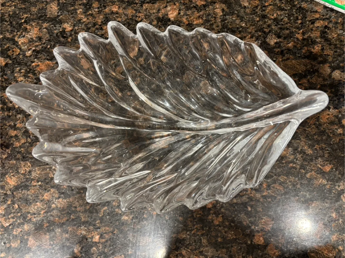 Leaf Shaped Clear Glass Bowl image indicator(2)