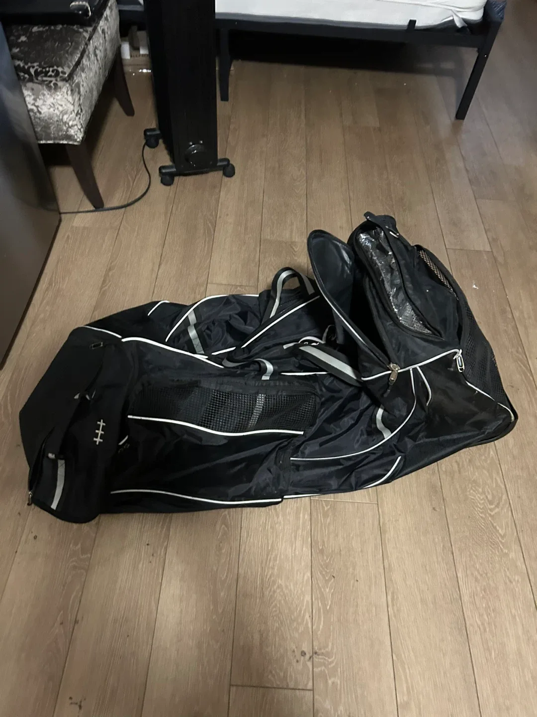 Crown Royal Wheeled Rolling Duffel Bag image indicator(3)