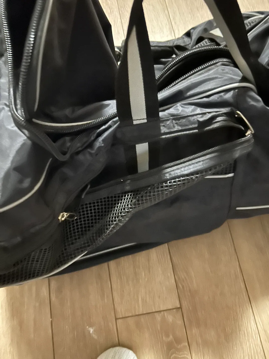 Crown Royal Wheeled Rolling Duffel Bag image indicator(6)