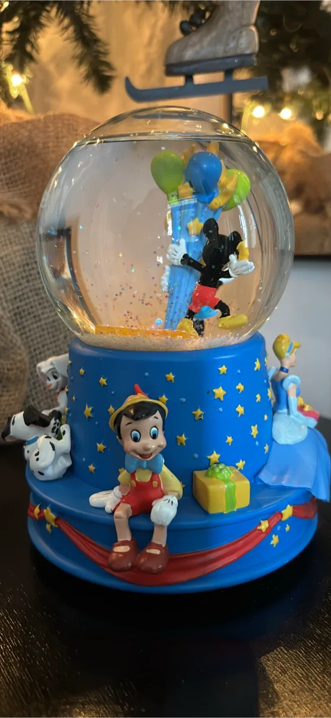 Disney Snow Globe image indicator(3)