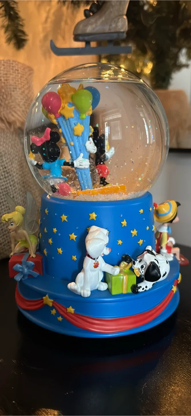 Disney Snow Globe image indicator(2)
