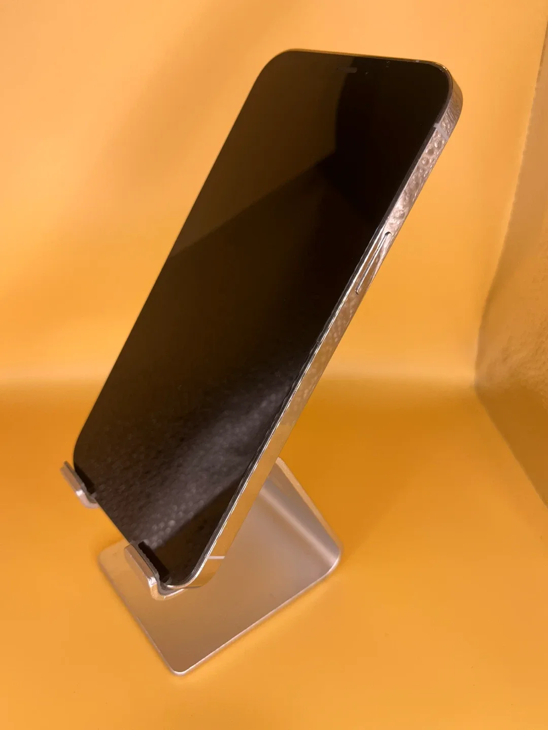 iPhone 12 Pro Max, 256GB, 100% 🔋 image indicator(4)