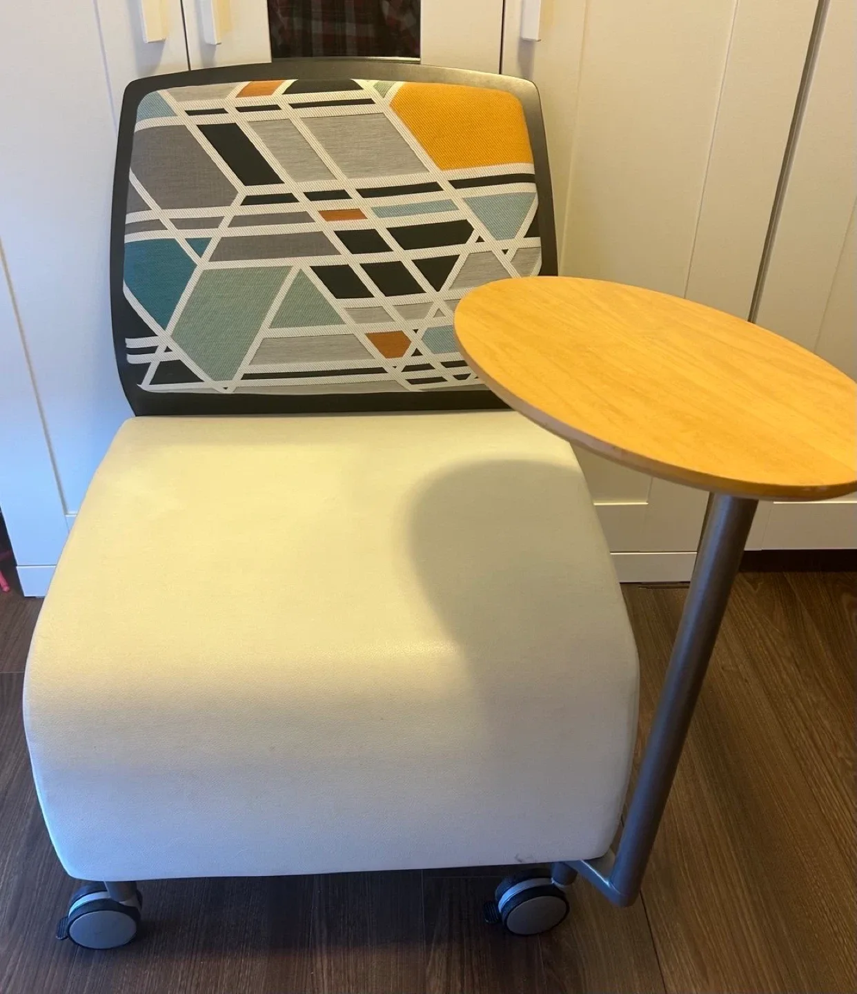 Lounge chair with side table