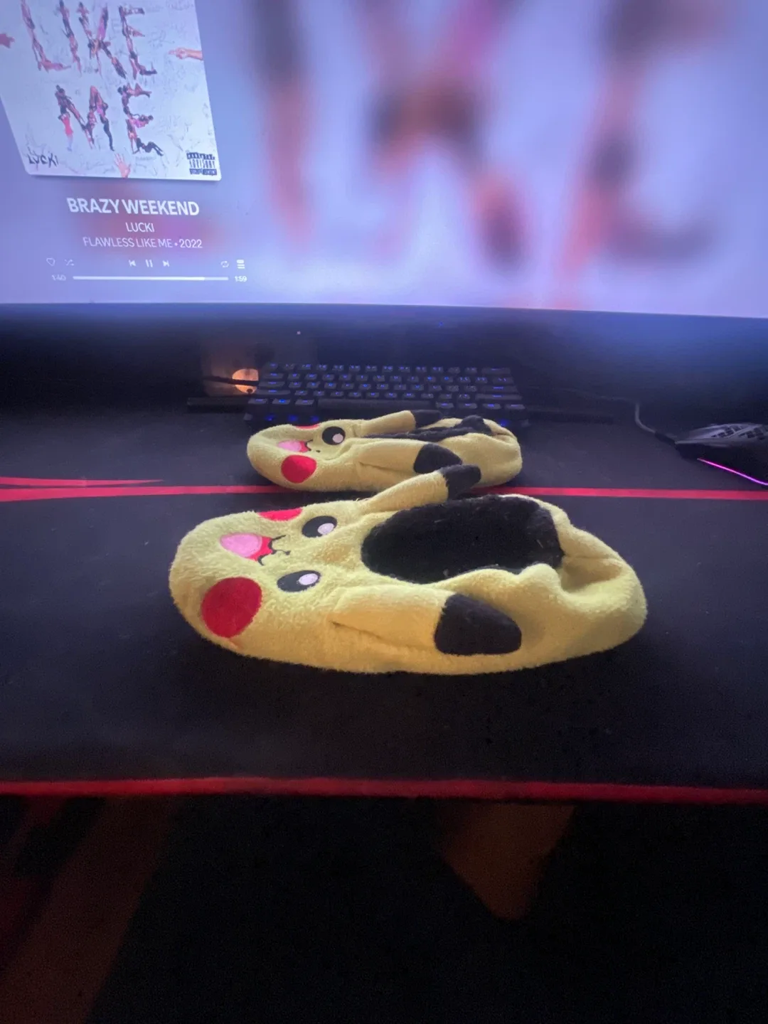 Pikachu Plush Slippers - Adorable & Comfy! image indicator(2)