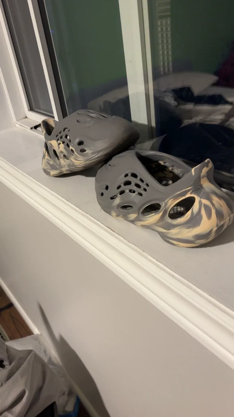 Adidas Yeezy Foam Runner Size 8