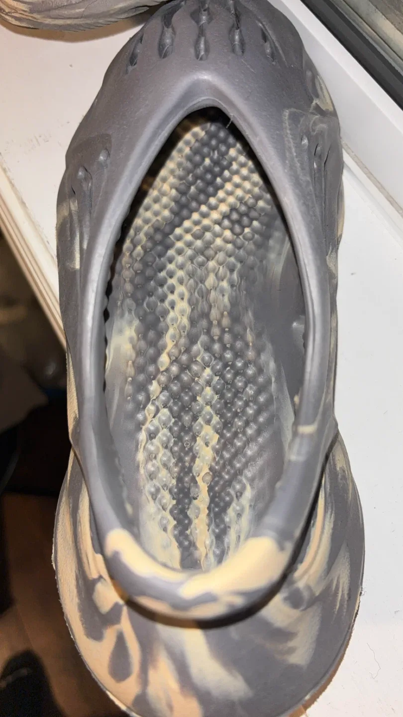 Adidas Yeezy Foam Runner Size 8 image indicator(2)