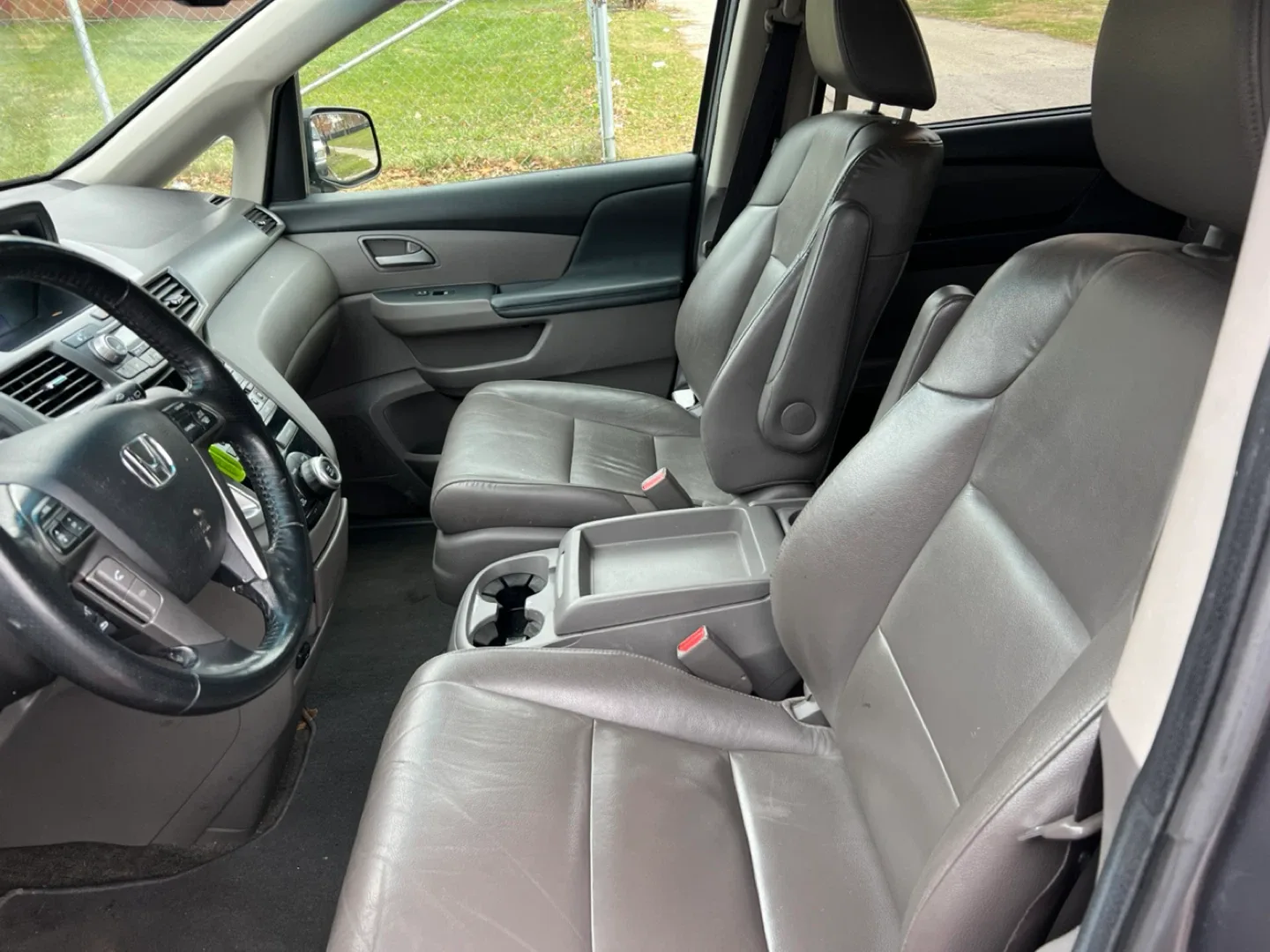 Honda Odyssey Minivan - Gray image indicator(5)