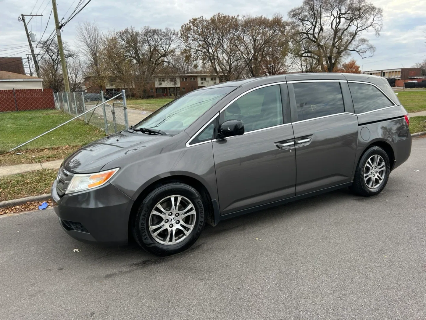 Honda Odyssey Minivan - Gray