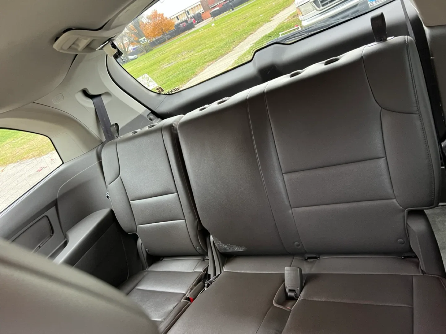 Honda Odyssey Minivan - Gray image indicator(7)