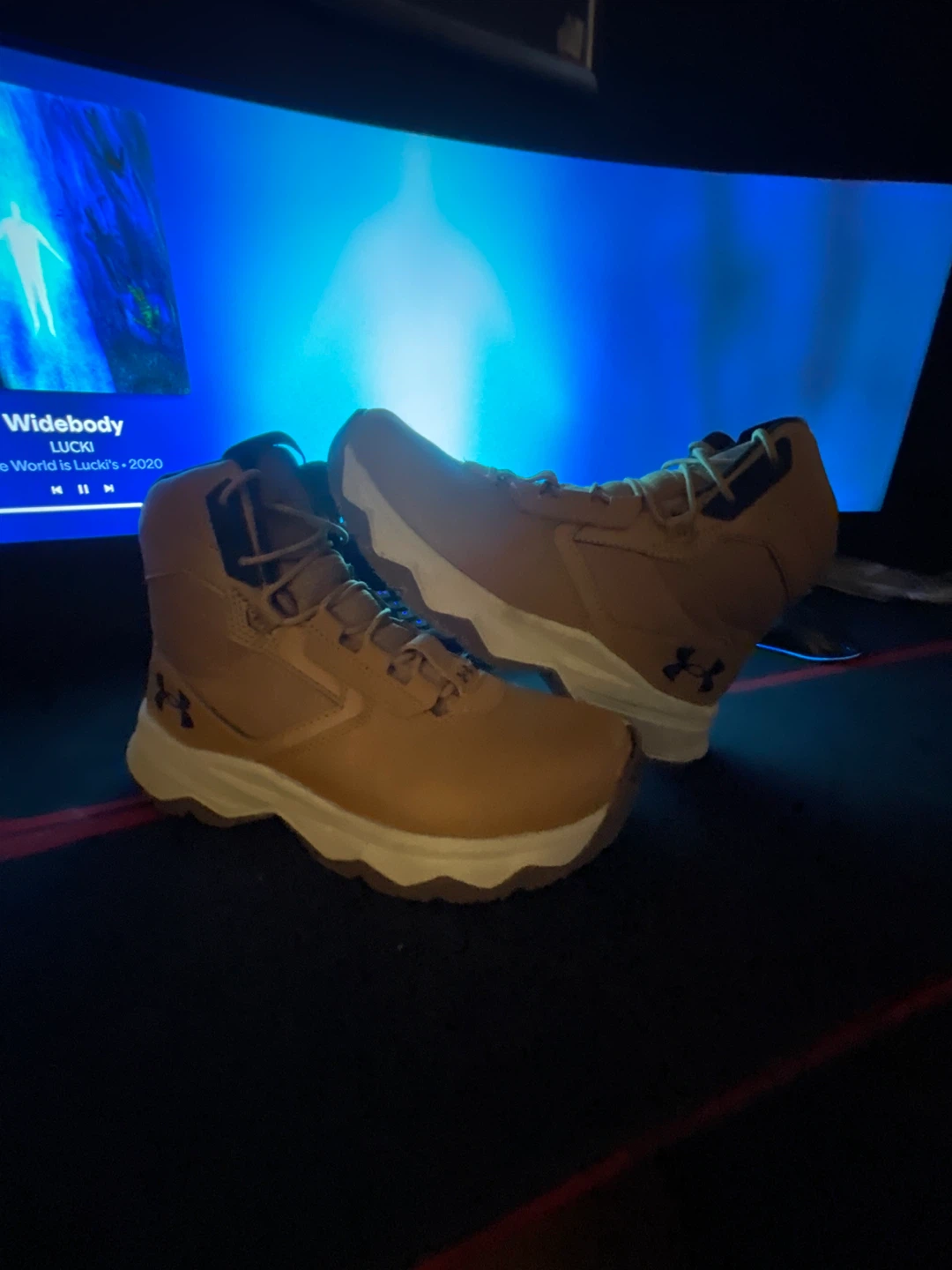 Under Armour Men's Boots, Size 5.5 - photo 2