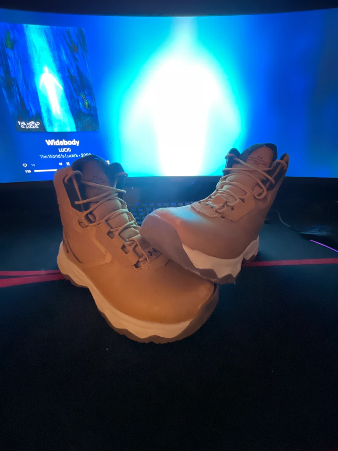 Under Armour Men's Boots, Size 5.5