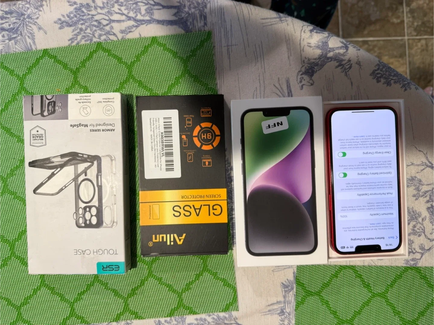 Apple iPhone 14 128 GB Red with glass screen and cover image indicator(4)