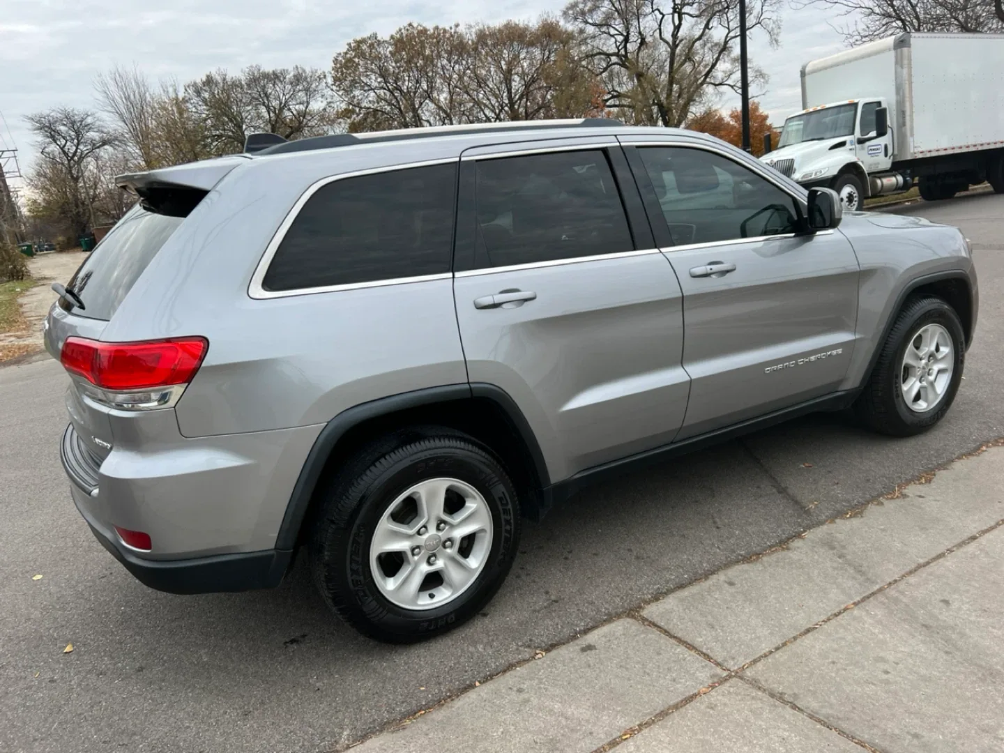 Jeep Grand Cherokee SUV 2015 image indicator(3)