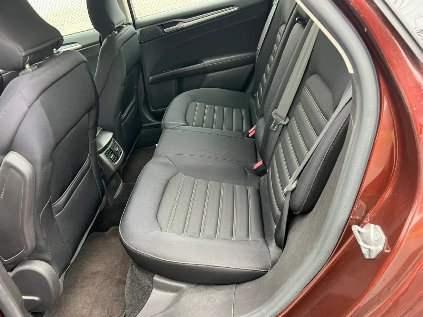 Ford Fusion Sedan - Burgundy image indicator(6)