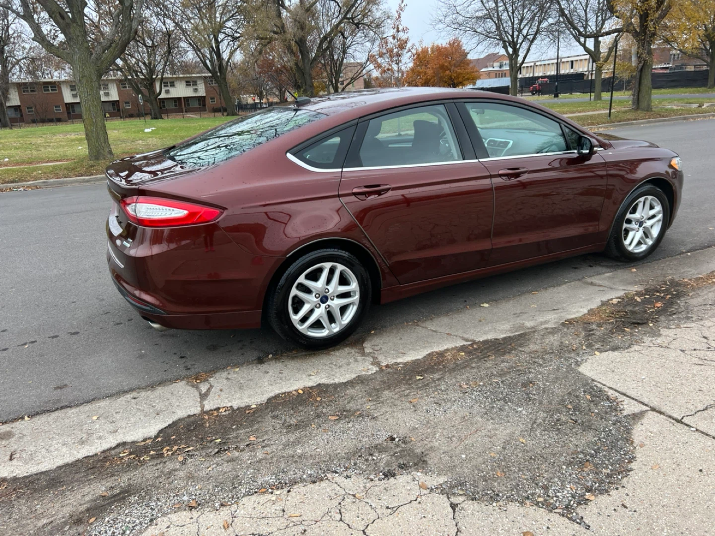 Ford Fusion Sedan - Burgundy - photo 5