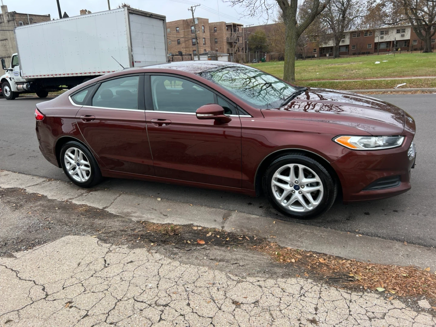 Ford Fusion Sedan - Burgundy - photo 4