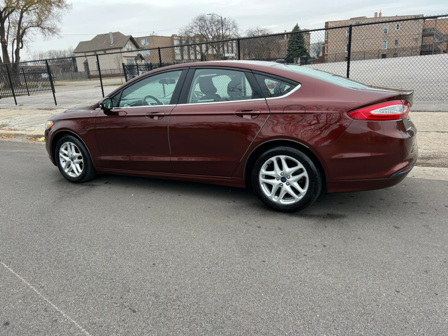 Ford Fusion Sedan - Burgundy - photo 2