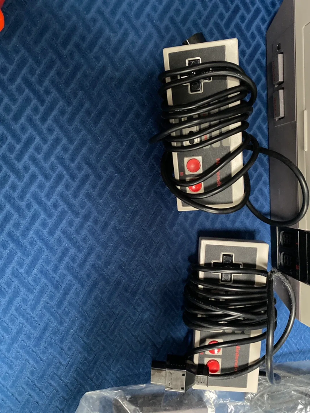 Nintendo Entertainment System (NES) Bundle image indicator(7)