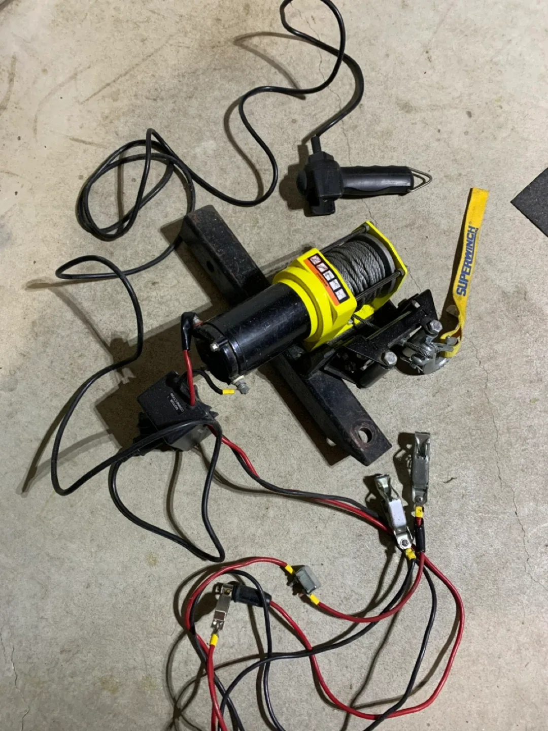 Superwinch 12 VDC 3000 lb Winch image indicator(5)