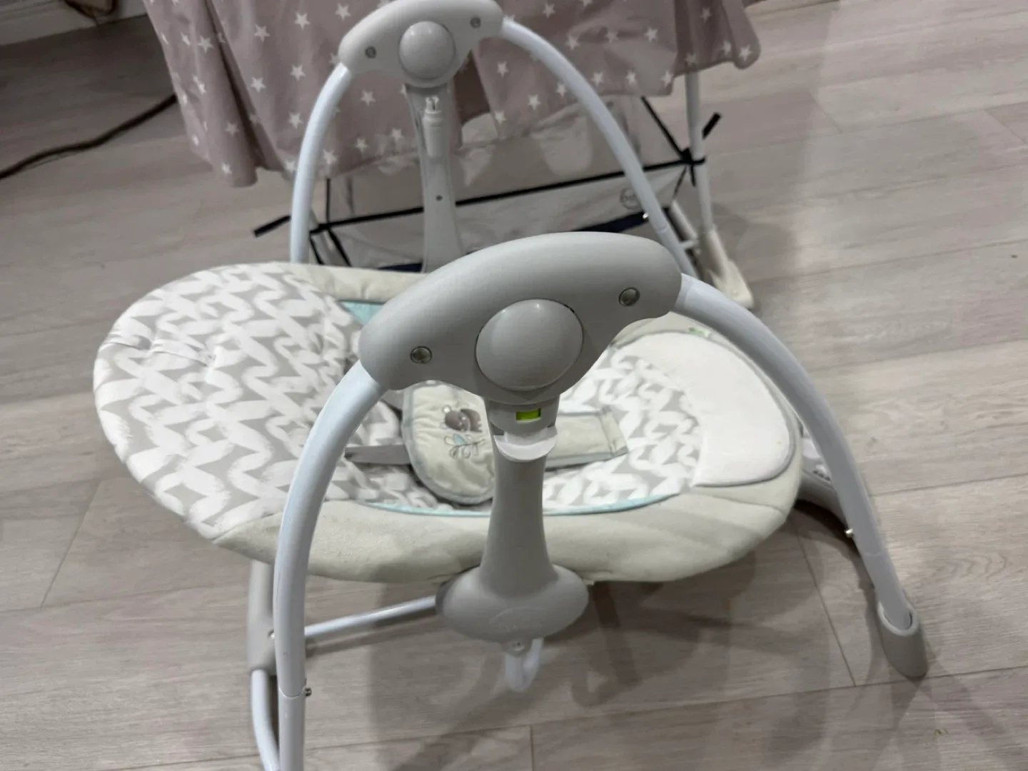 Ingenuity ConvertMe Swing-2-Seat Grey/White image indicator(4)