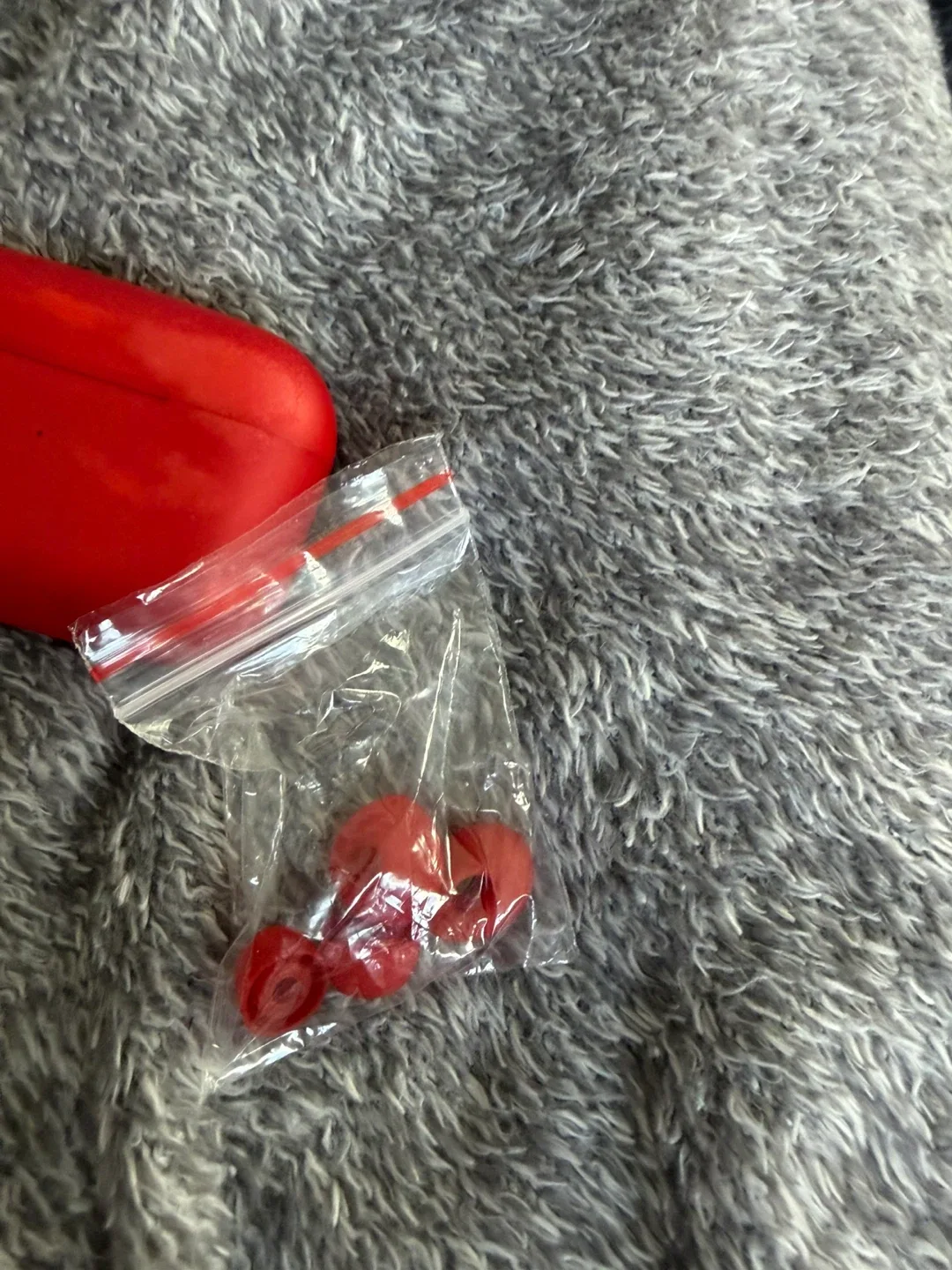 Red Wireless Earbuds image indicator(2)