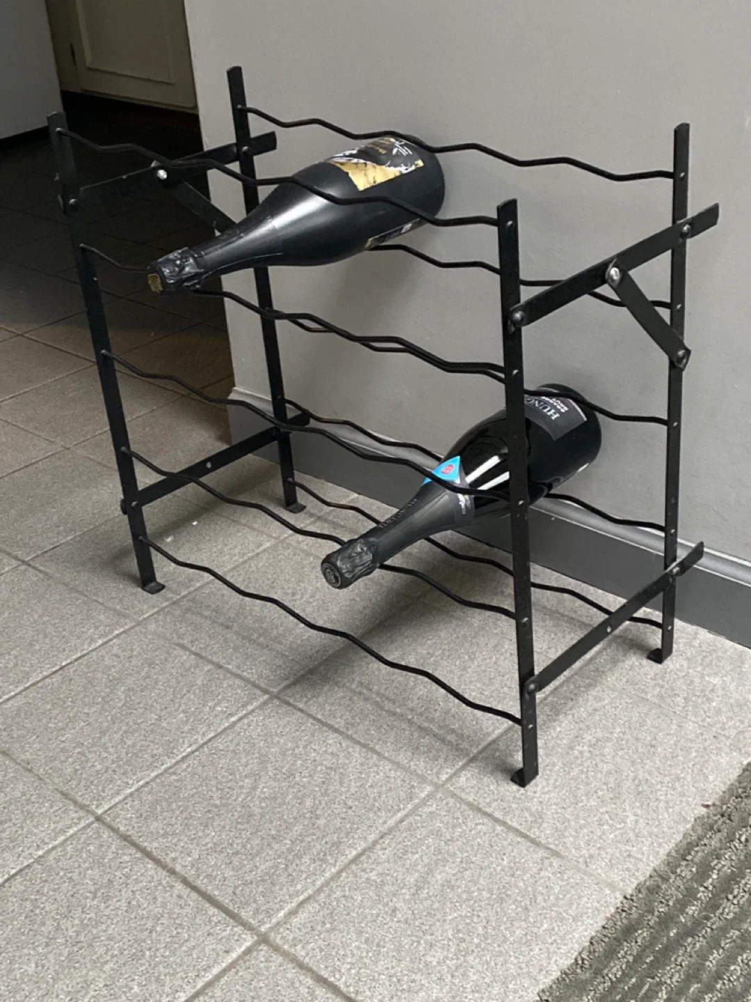 Black Metal Wine Rack image indicator(2)