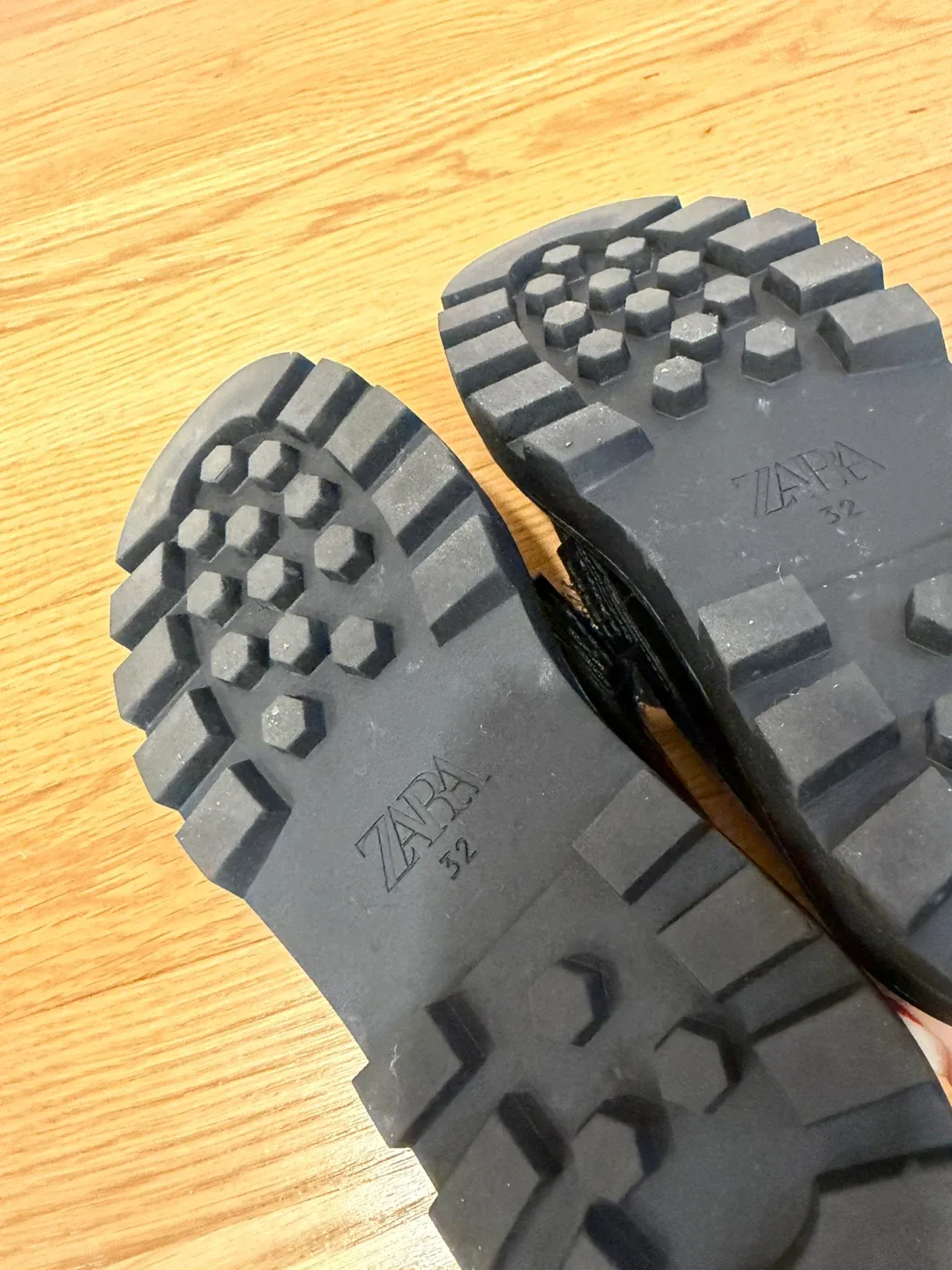 Zara girls Black Embellished Platform Loafers size 32 image indicator(7)