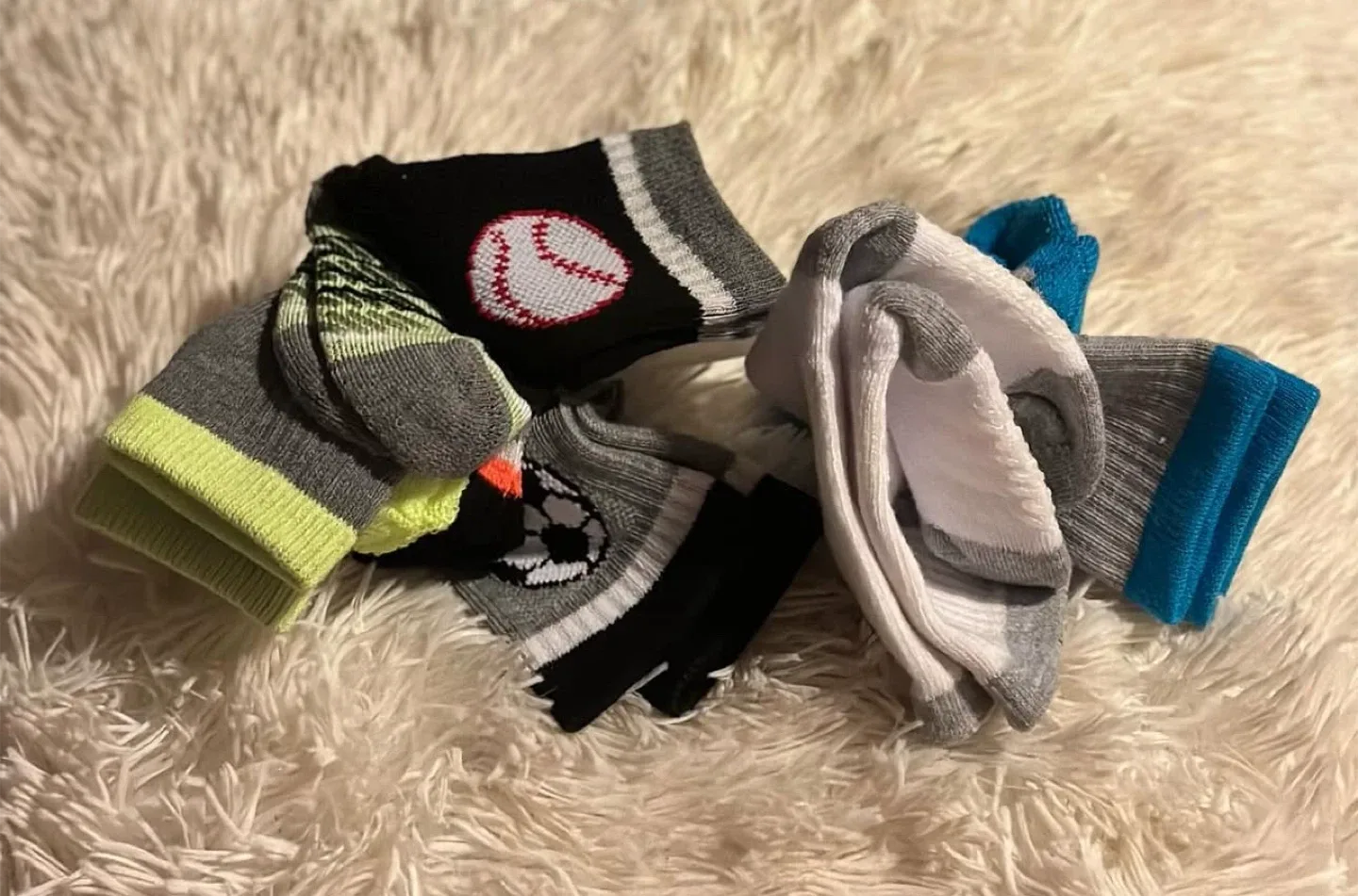 Mixed Socks Bundle - Assorted Designs (5 Pairs)