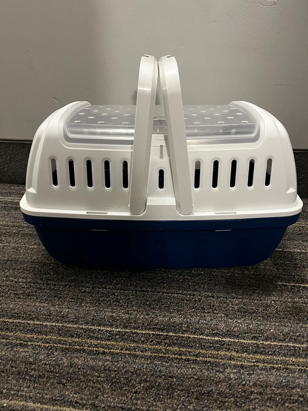 Small Pet Carrier - top loading image indicator(7)