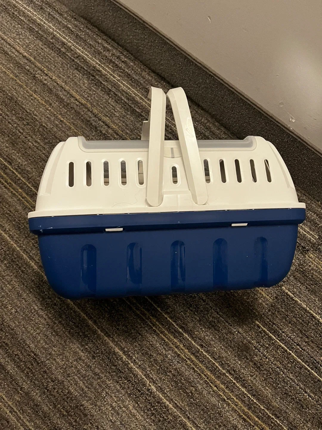 Small Pet Carrier - top loading image indicator(5)